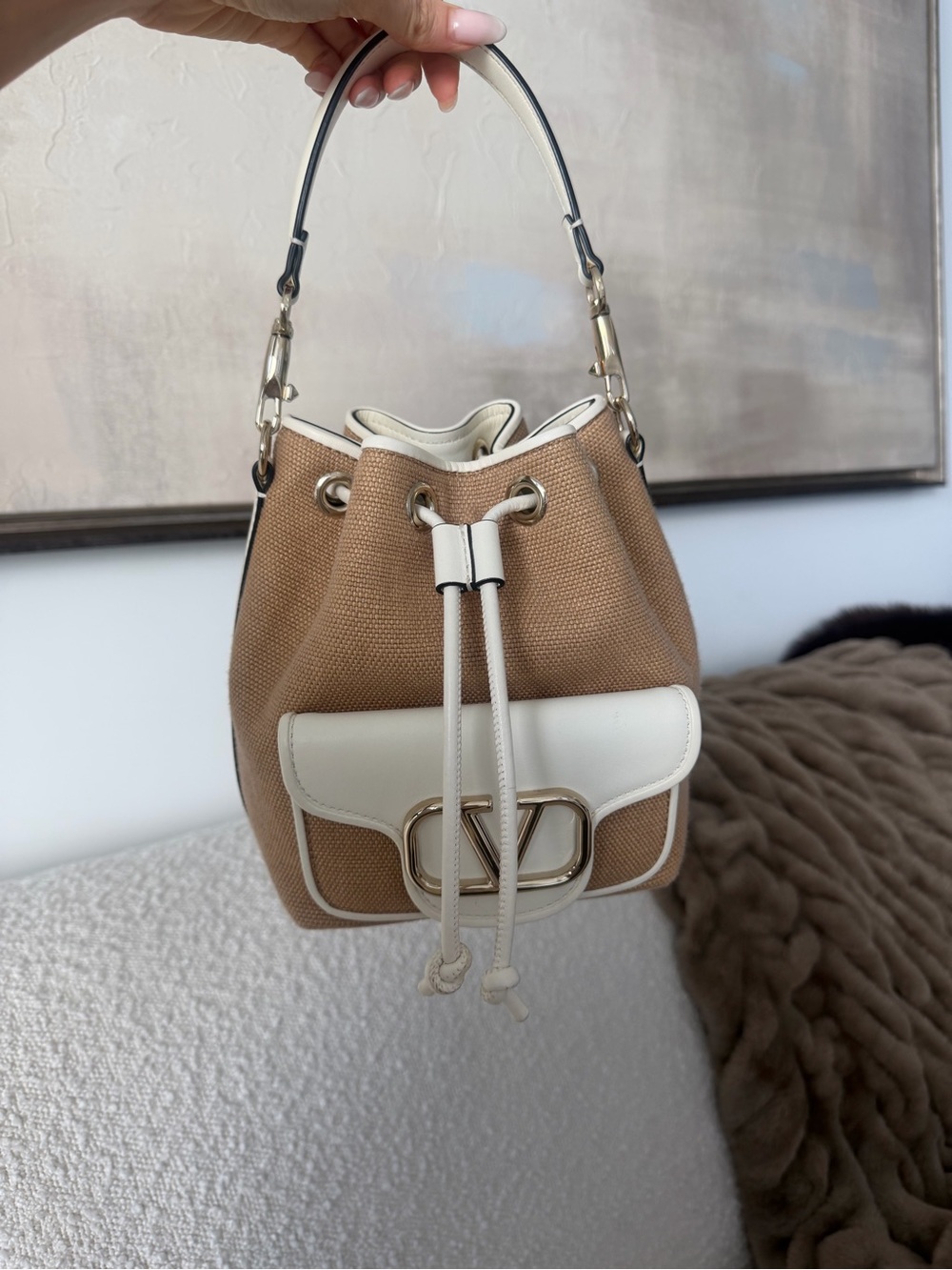 Valentino Garavani Locò Raffia Bucket Bag - Picture 12 of 13